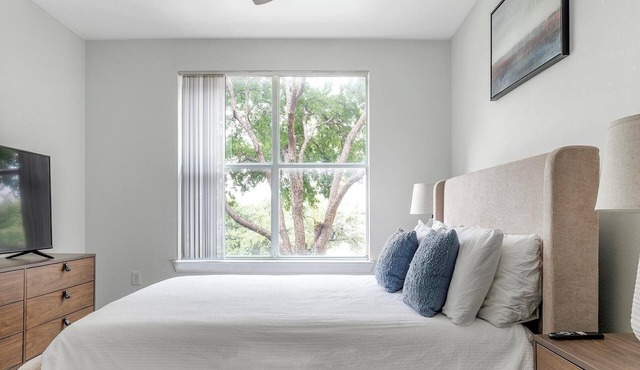 Landing | Amazing 2BD, Pool, Gym