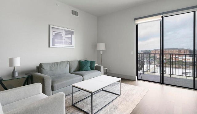 Landing Beautiful 2BD Pool Tennis Court