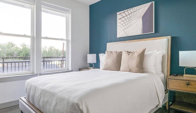 Landing | Chic 1BD, Courtyard, Game Room