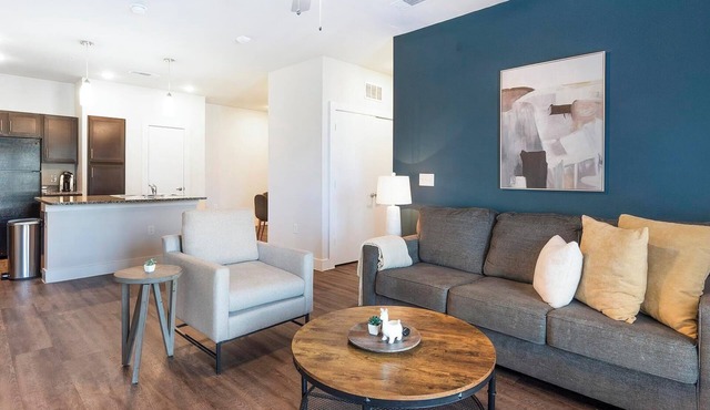 Landing | Chic 2BD, Clubhouse, Pool