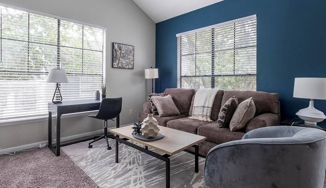 Landing | Chic 2BD, Gym