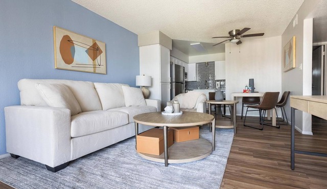 Landing | Chic 2BD in Maryvale Village