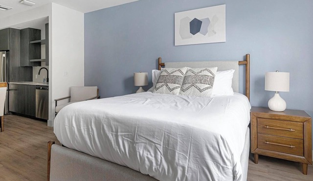 Landing | Chic Studio, Gym, Rooftop Lounge