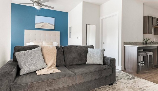 Landing | Chic Studio, Pool, Clubhouse