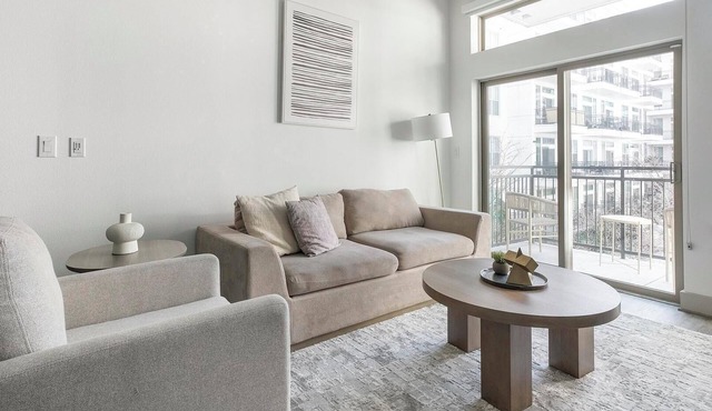 Landing | Modern 1BD, Pool, Gym
