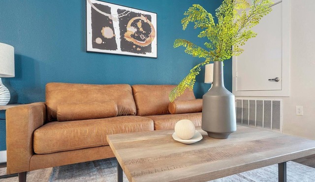 Landing | Modern 1BD, Gym, Pool