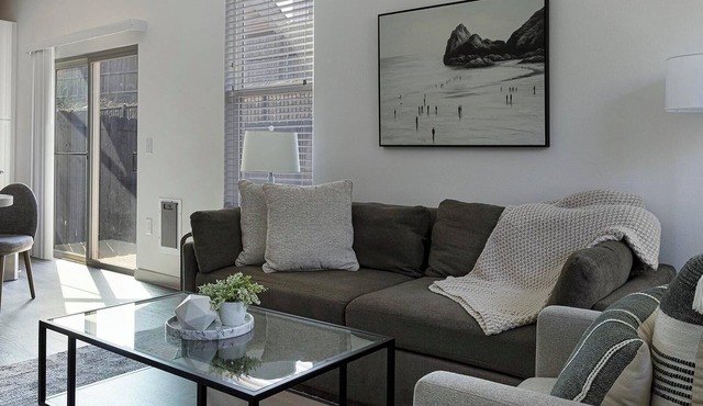 Landing | Stunning 1BD, Yoga Studio, Gym
