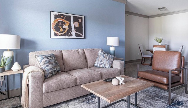 Landing | Stunning 2BD, Gym, Pool