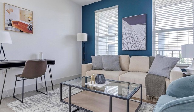Landing | Stunning 2BD, Gym, Pool
