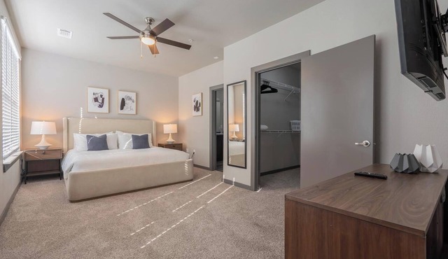 Landing | Stunning 3BD, Pool, Clubhouse