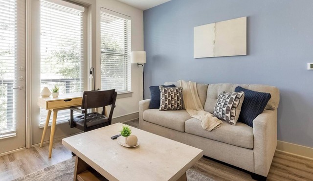 Landing | Stunning Studio in Kessler Park