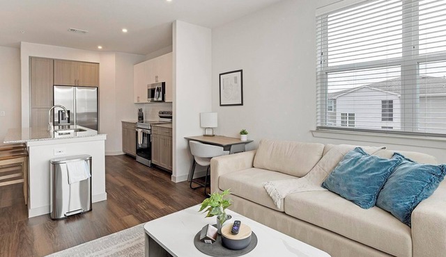 Landing | Stylish 1BD, Clubhouse, Pool