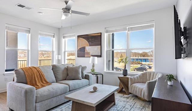 Landing | Stylish 2BD in Manhattan Harbour in Cincinnati