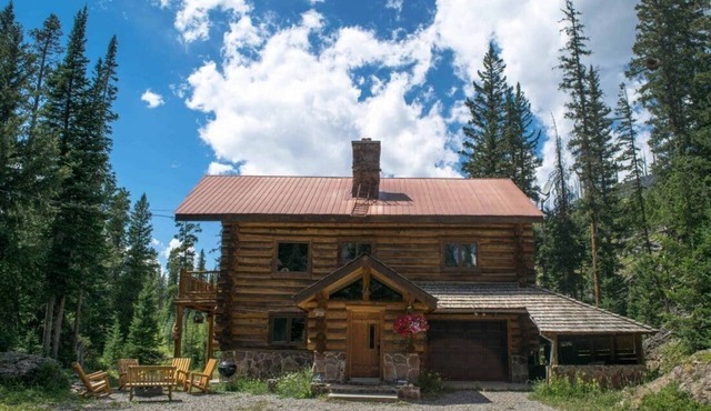 Large Private house, removed from other cabins. Situated in the town of Silver Gate, Montana