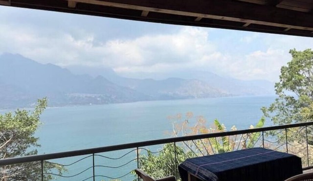 Lily's House, entire cabin in San Juan La Laguna