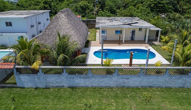Lindo chalet en el guayabo a100 metros del mar con lindo mirador frente al mar