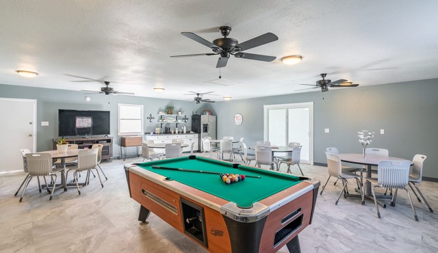 Lodge #4 with Billiard Table, and Outdoor Kitchen