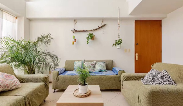 LOlive Sunny PH. 3 min WTC. 8px/4BD/3BT/8 beds.