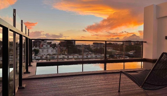 Lovely 2 Bedroom Loft with pool
