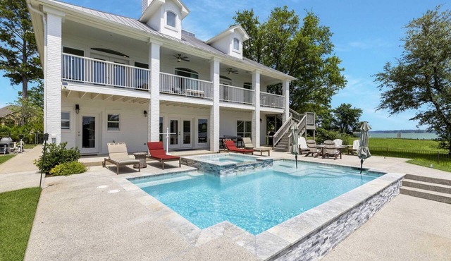 Lux 5 BR Lakefront | Hot Tub | Firepit | Gameroom | Fireplace | Private Boat Dock