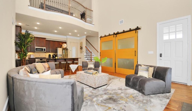 Luxe 2 Bedroom With Hot Tub - Exclusive Getaway