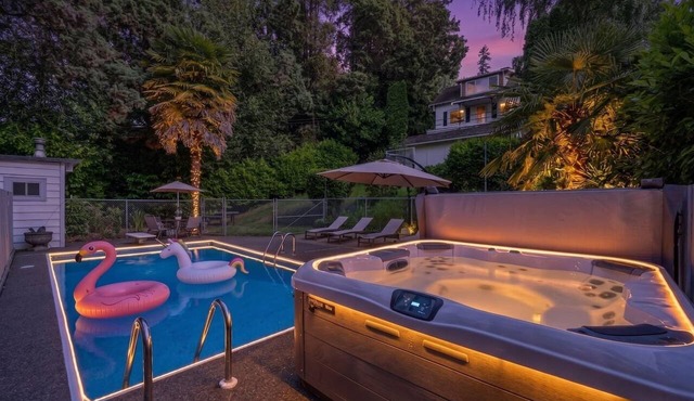 Luxe Hidden Gem Pool, Jacuzzi, BBQ Near Airport in Seattle