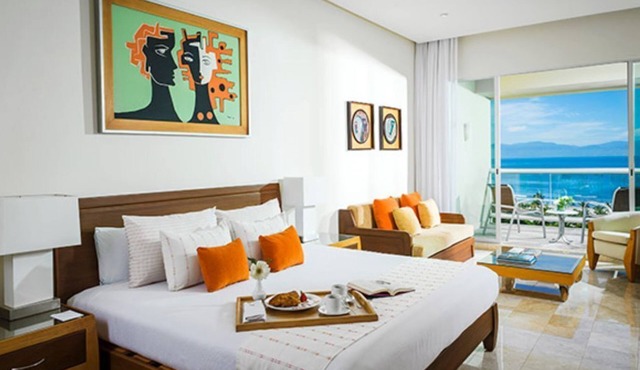 Luxurious 2-bedroom condo in superb Nuevo Vallarta with WiFi, AC