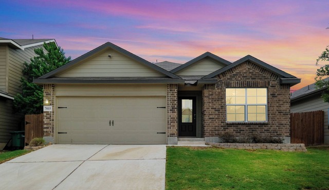 Luxurious 4 bdrm House Great for BMT Graduations and San Antonio Attractions