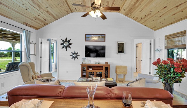 Luxurious Cottage on 3-Acre's in Fred Wine Country!