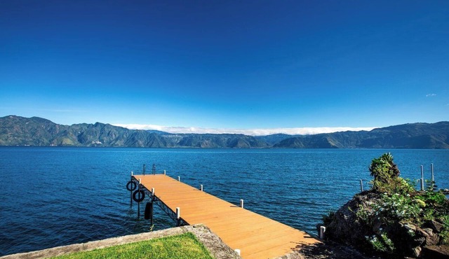 Luxurious Lake Front Property/Families/Couples