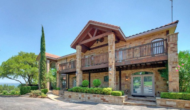 Luxurious Lakefront Estate: Spectacular Views and 600-ft Private Jetty & Boat Ramp