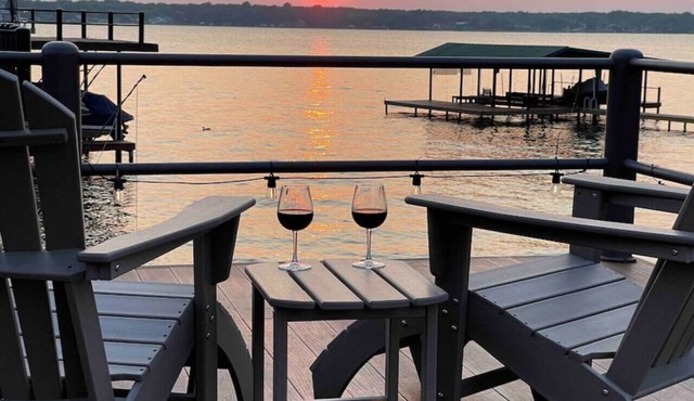 Luxurious, Tranquil, 4BR Lakefront Villa