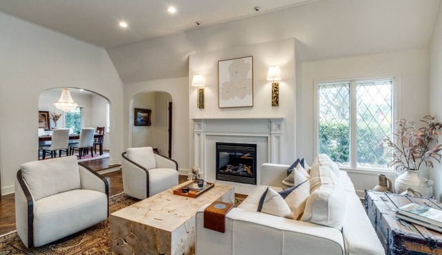 Luxurious Updated Tudor Near Greenville Ave : Walk to Restaurants