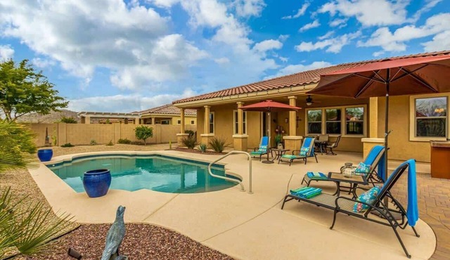Luxurious villa with pool and spa