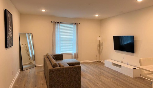 Luxury 1BR Haven with Modern Finishes