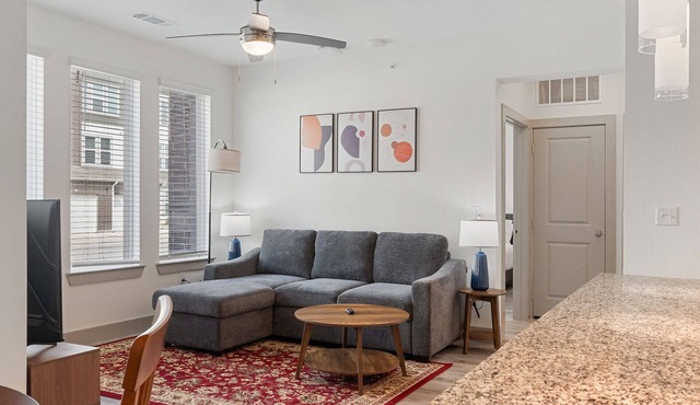 Luxury 1BR Near The Airport 4386