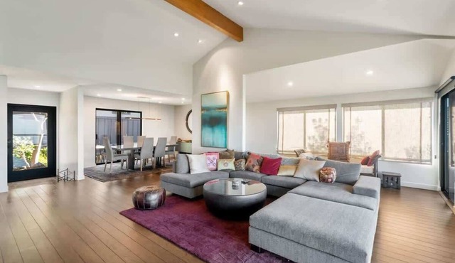 Luxury 3BR Hillside Retreat w/AC – Panoramic View