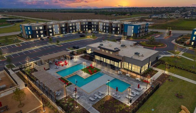 Luxury Austin Stay Near St Davids Pool and Gym