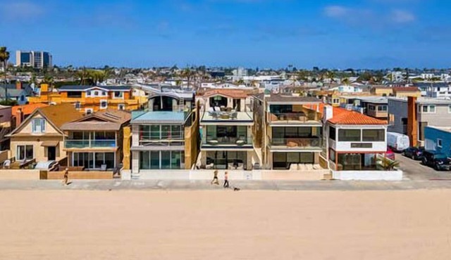 Luxury Beachfront Retreat - Spacious Rooftop Deck - Outdoor Kitchen