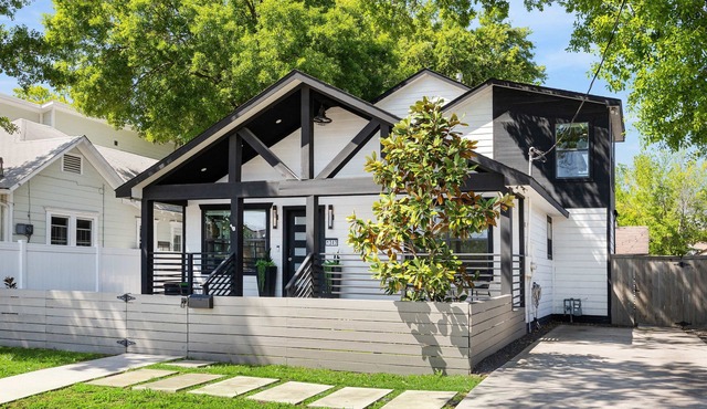 Luxury Boho Heights Retreat- Spacious 4 Bedroom, 4 1/2 Bath Bungalow
