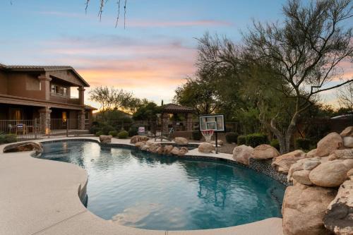 Luxury Desert Retreat - Pool, Spa, Movie Theater