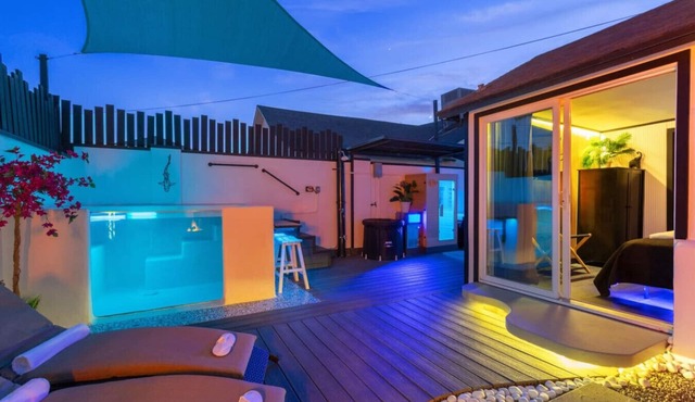 Luxury Downtown Home With SPA