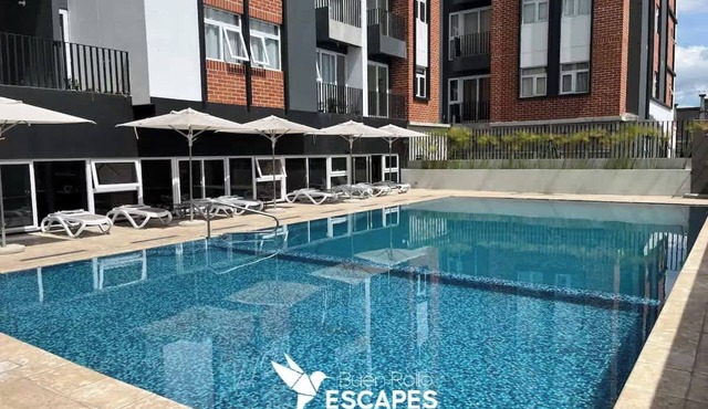 Luxury KING Bed | FREE Pool & Gym | With Balcony