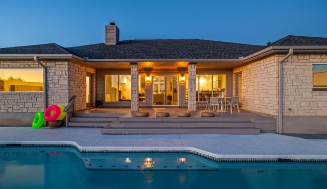 Luxury Lakeview Retreat - Pool - Hot Tub - Firepit