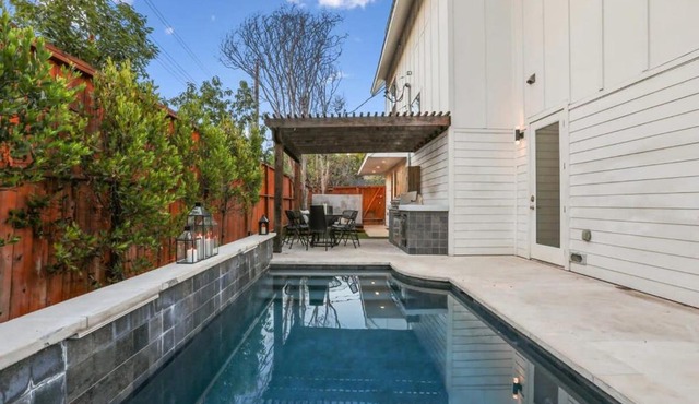 Luxury Modern Comfort with Private Heated Pool