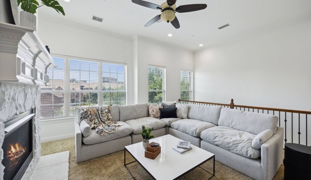Luxury Townhome walking distance to Legacy West