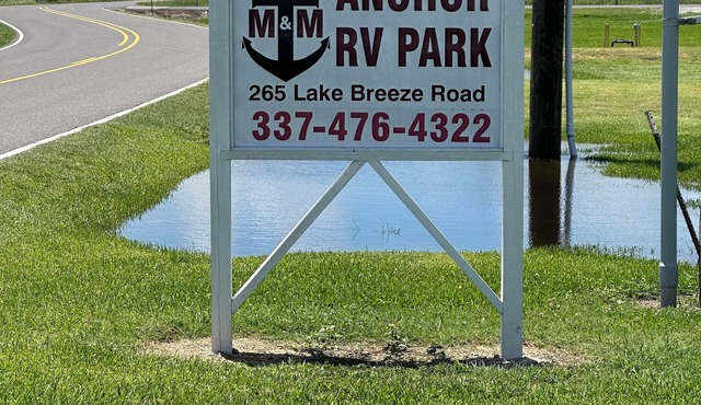 M&M Anxhor RV campground in Hackberry.