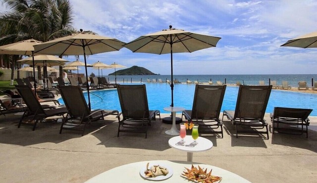 Magnificent Junior Suite with a short Walk to Beach in Mazatlan