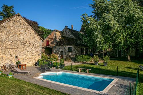Maison Forte Perreuse in Treigny
