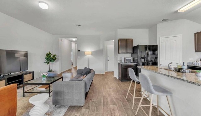 Marbella Lane - Polished 3BR Home in Austin TX